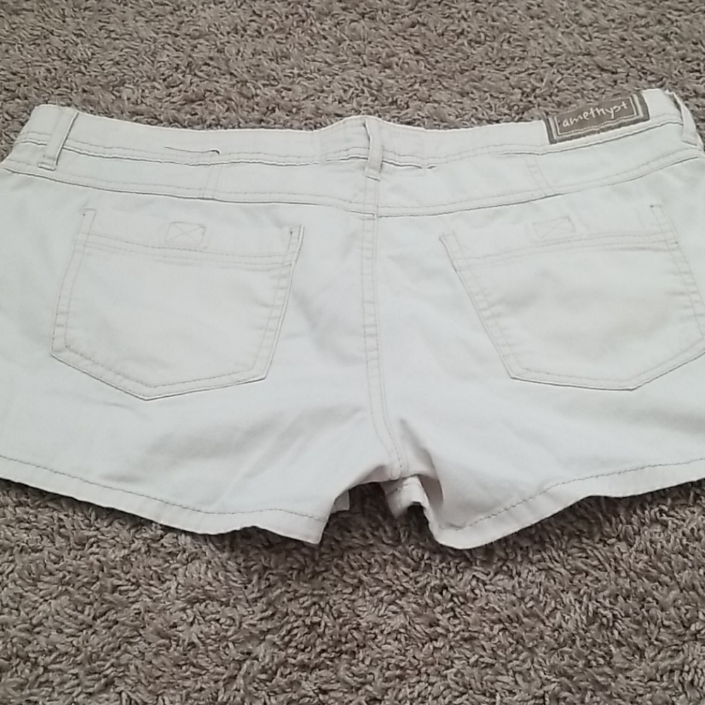 Short's - Picture 2 of 5